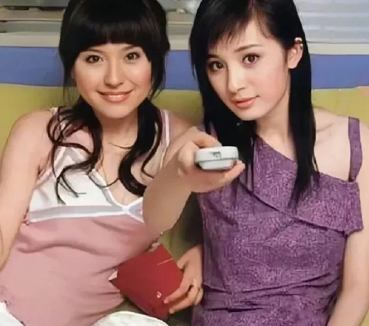 杨幂小时候瓜子脸长大变方脸,杨幂小时候旧照秒杀其他女明星