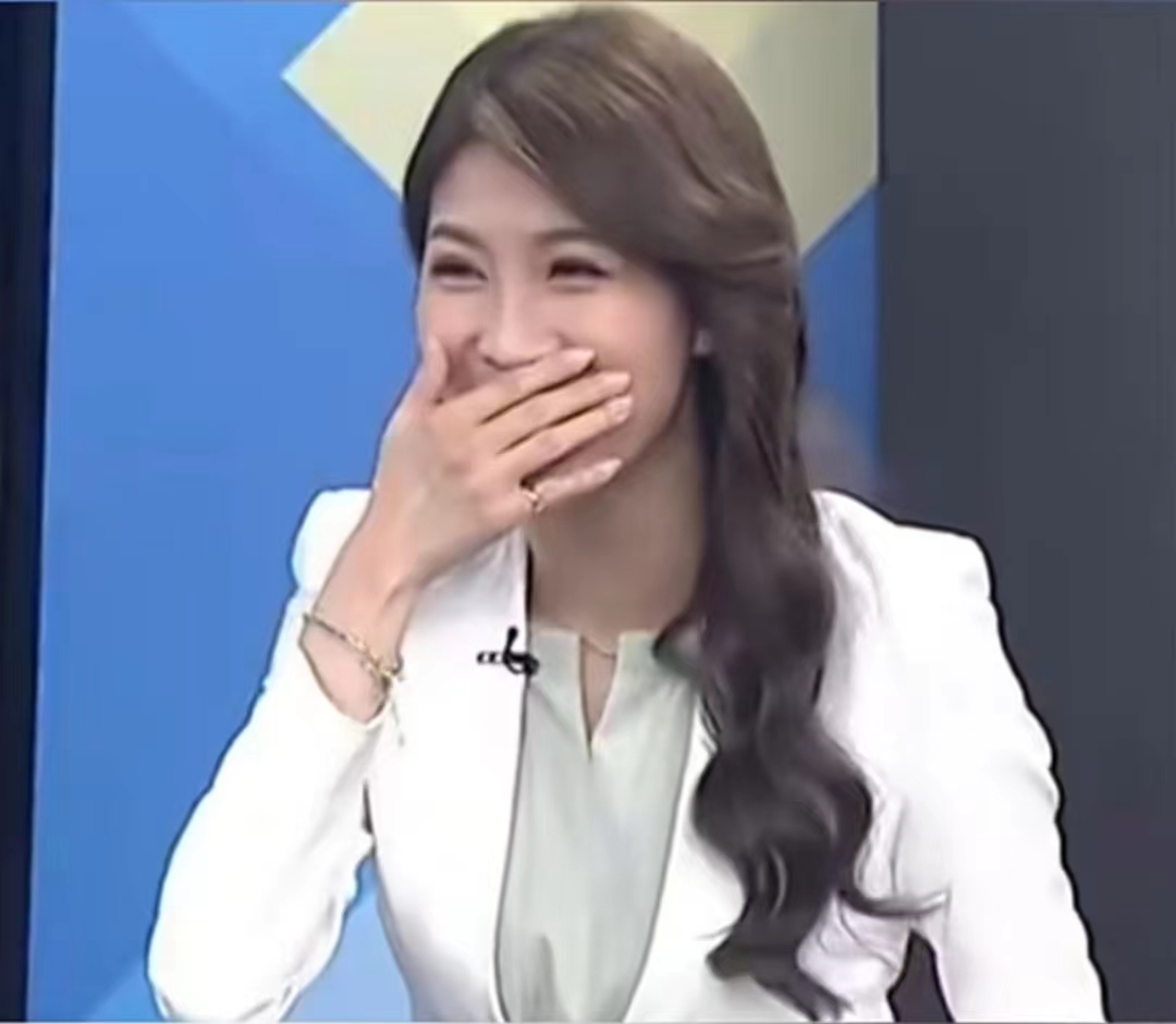 台湾交通专家说：中国大陆的高铁没靠背，女主持人都笑到呛！