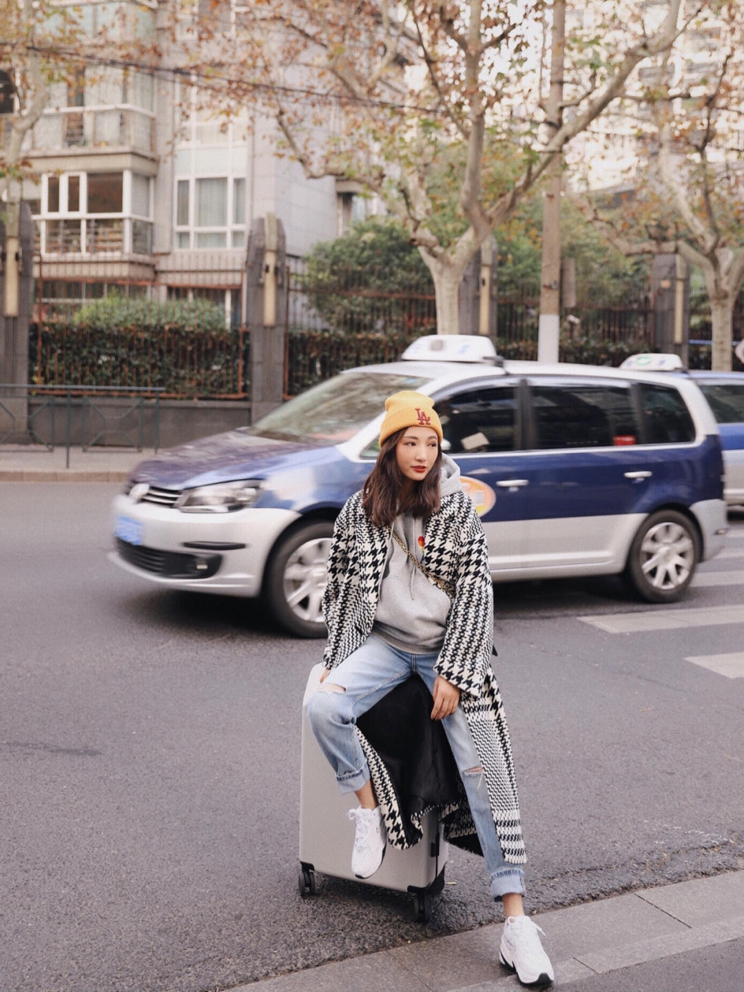 连帽格纹大衣怎么搭配好看,格纹呢大衣适合什么肤色的穿