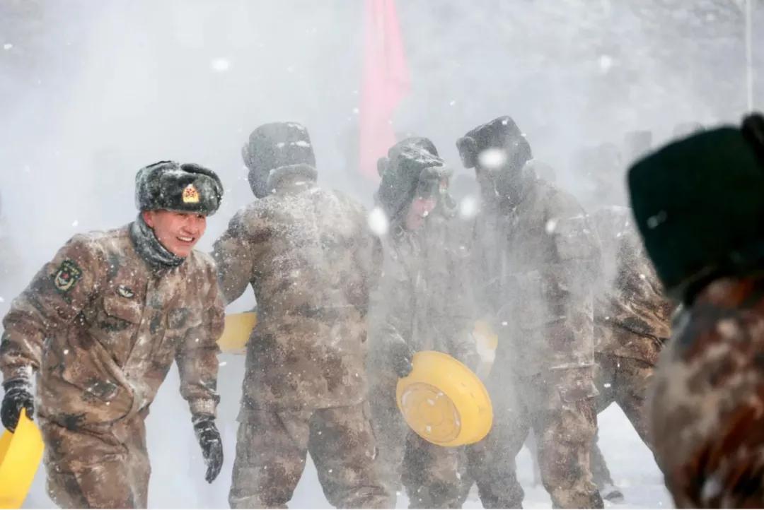 部队里打雪仗,部队打雪仗站岗