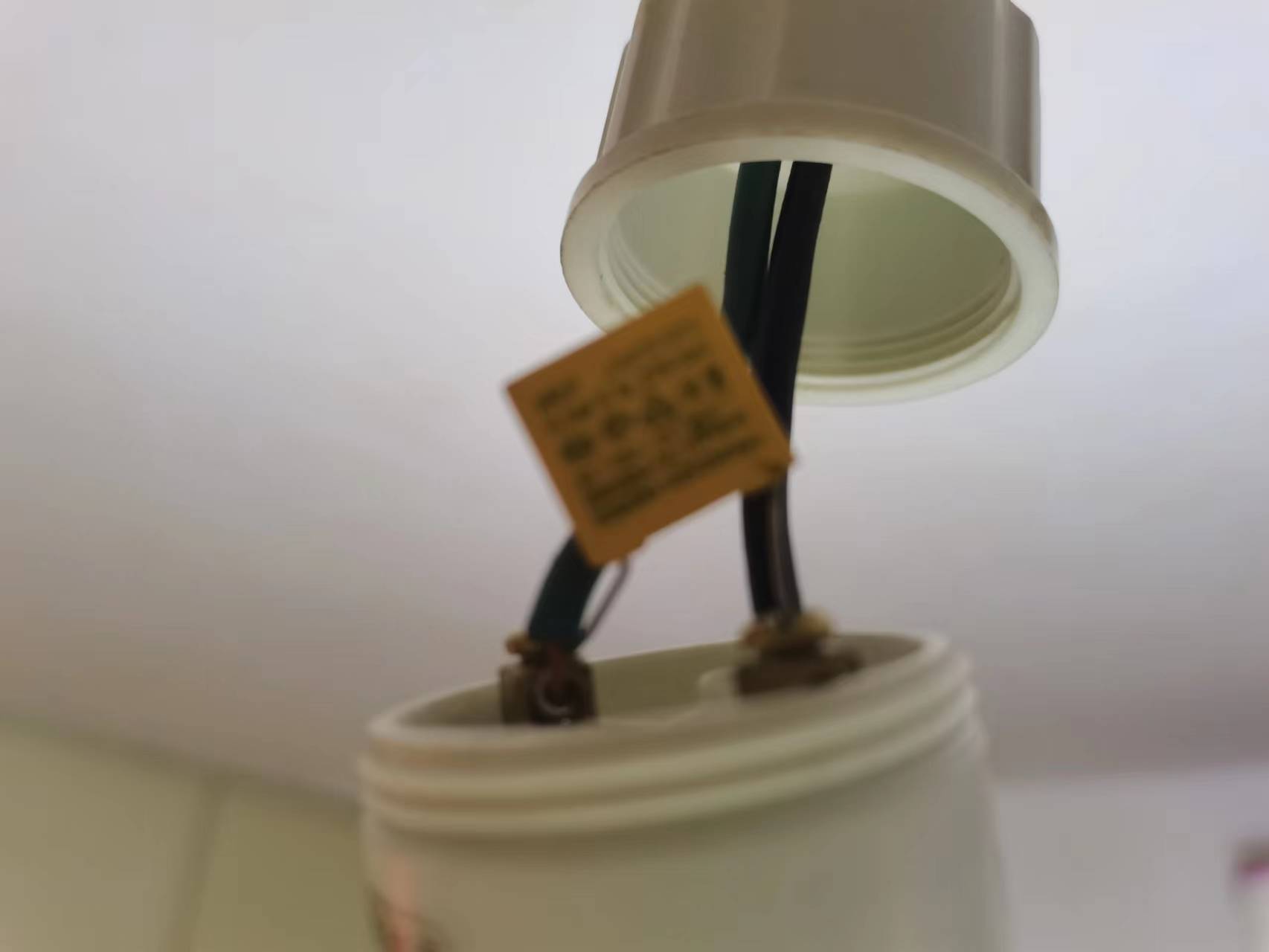 如何解决led灯关灯后的余光,LED灯开灯时一闪一闪的维修方法