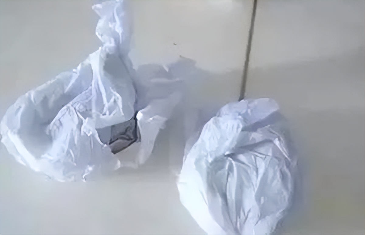 买鞋时，鞋子里“那团纸”不要扔！很多人不懂，难怪鞋子有臭味