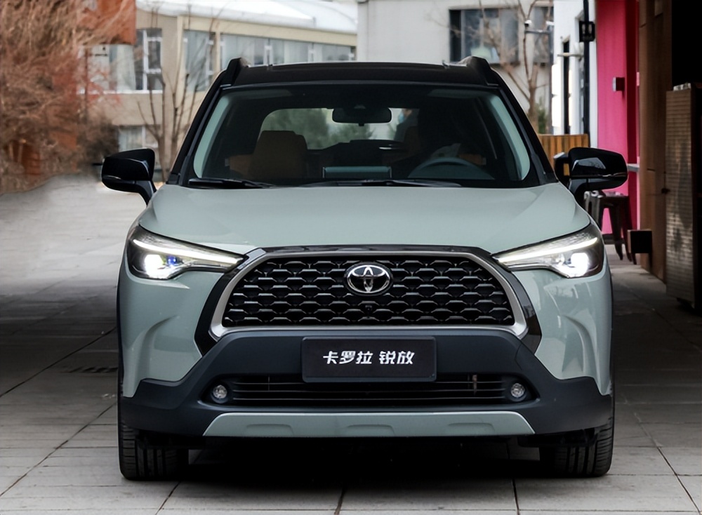 全新卡罗拉锐放海外实拍,卡罗拉凌厉
