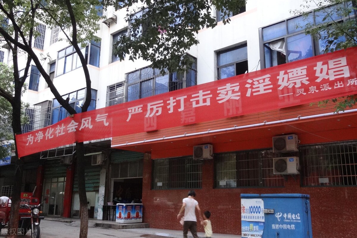 非夫妻关系同住宾馆犯法吗,异性同住一个房屋算违法吗