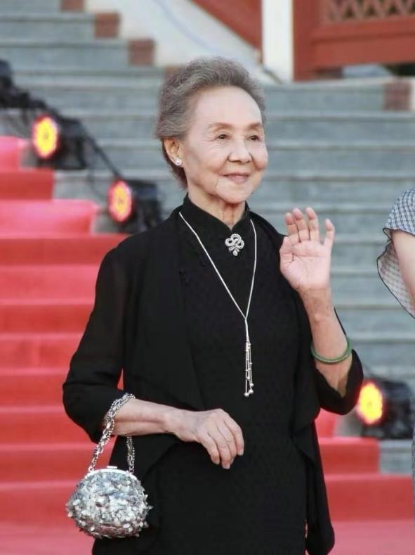 整容脸和自然脸老了的区别,自然美和整容脸的图片对比