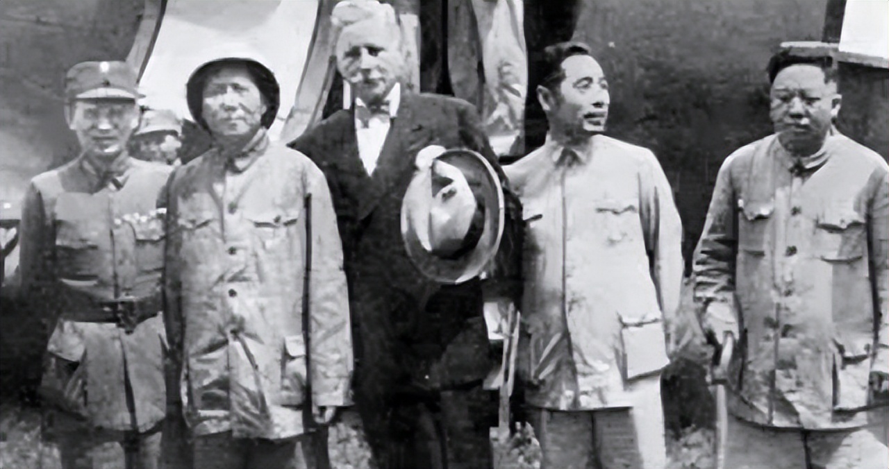 1945年重庆谈判，毛主席全身而退，阴谋落空的蒋介石后招是什么