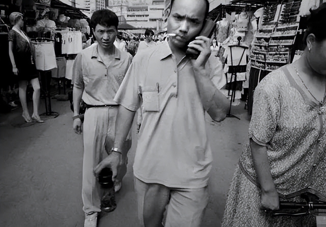 不同年代的人眼中的bb机,大哥大bb机现状