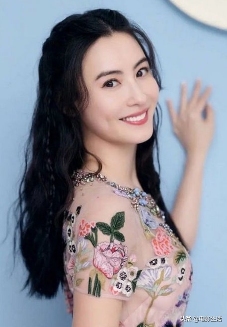 岁月不败美人,那些年港剧里面的“盛世美颜”,你最迷恋哪个?