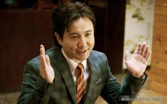 年轻时帅炸天的8位男星，中年后，有人胖快200斤，有人秃成地中海