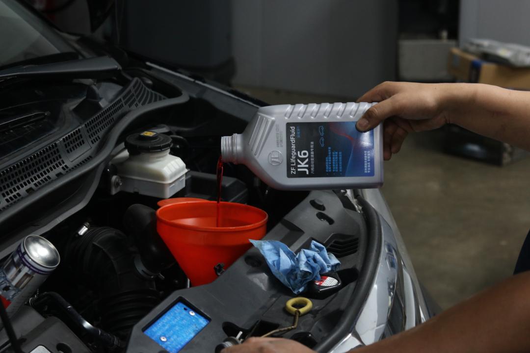 老款艾力绅二手车修复,老车翻新艾力绅