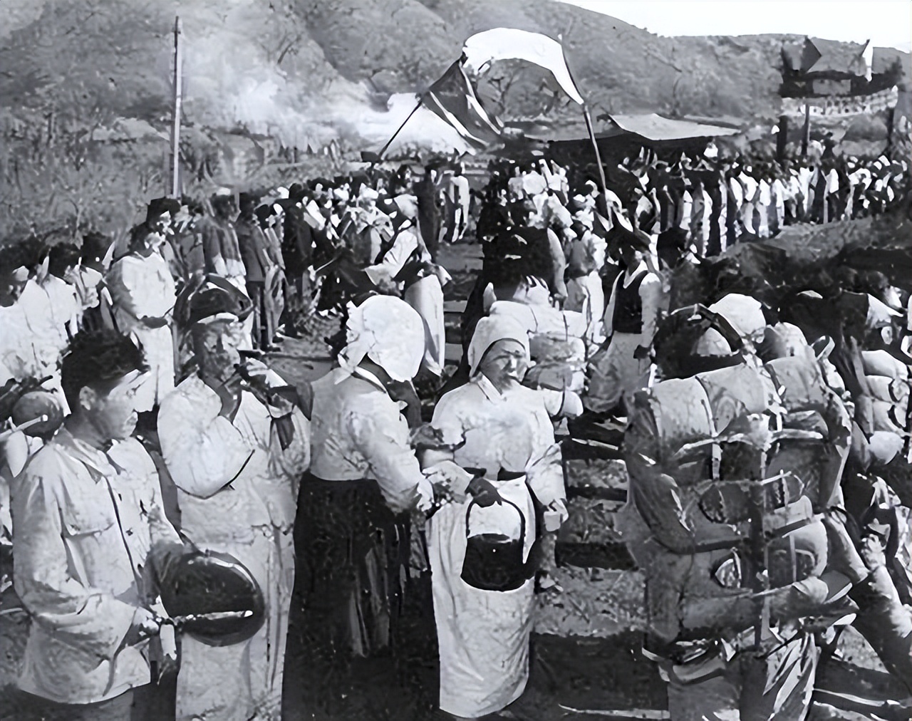 朝鲜军惨败后，后方只剩女性，我军高层严令：犯作风错误者枪毙