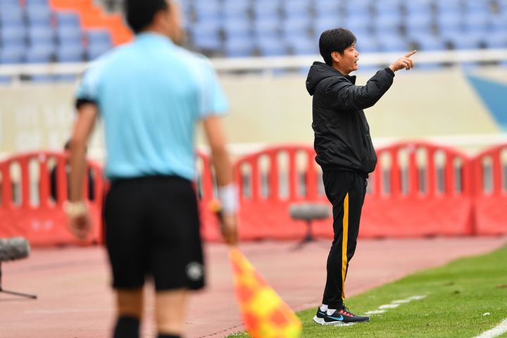 国足男足帅位,国足红黄之争