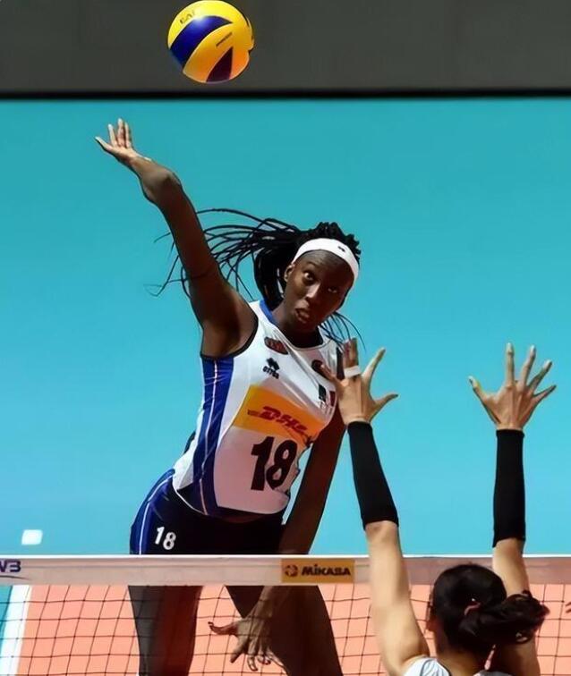 鎰忓ぇ鍒╁コ鎺掍富鏁欑粌璧涘悗閲囪,鎰忓ぇ鍒╁コ鎺掍富鏁欑粌鍑哄眬