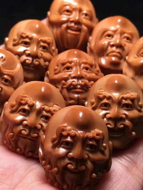 橄榄核雕方寸之间,舟山核雕方寸之间