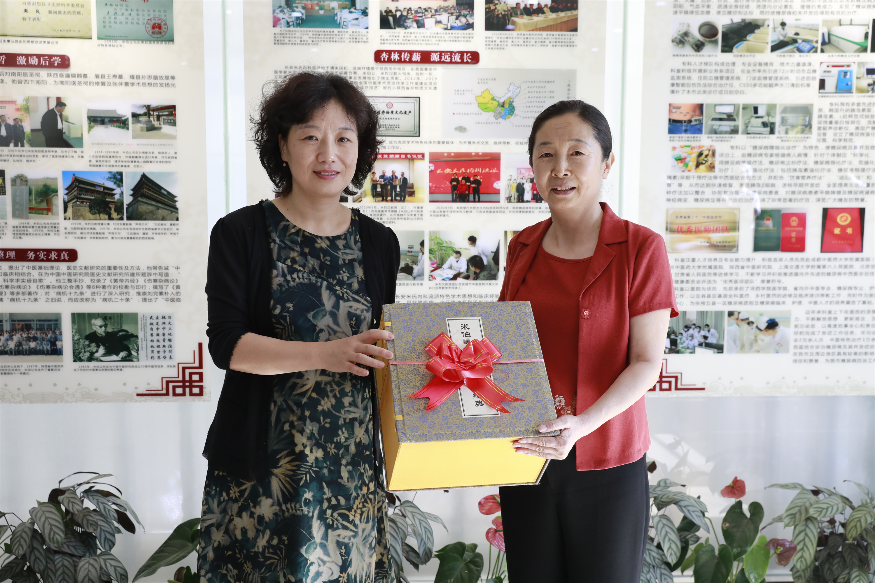 一代大医米伯让先生铜像揭幕全国名中医米烈汉优秀人才专家工作室授牌典藏书籍捐赠仪式在张掖市中医医院举行