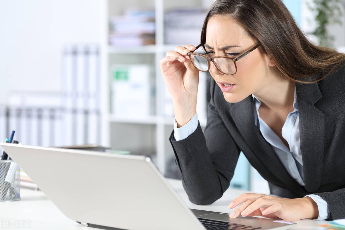 近视镜看书看手机不清楚,长时间看书看手机戴什么眼镜