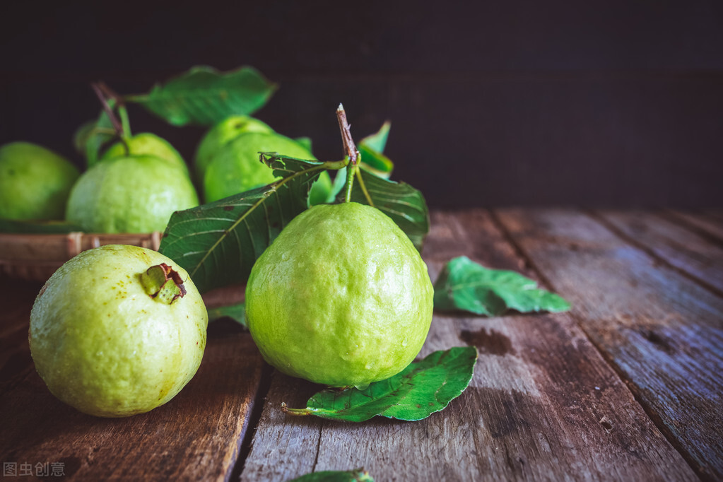 什么水果热量低适合减肥吃3-4个,四种夏日必吃的水果有减肥的作用
