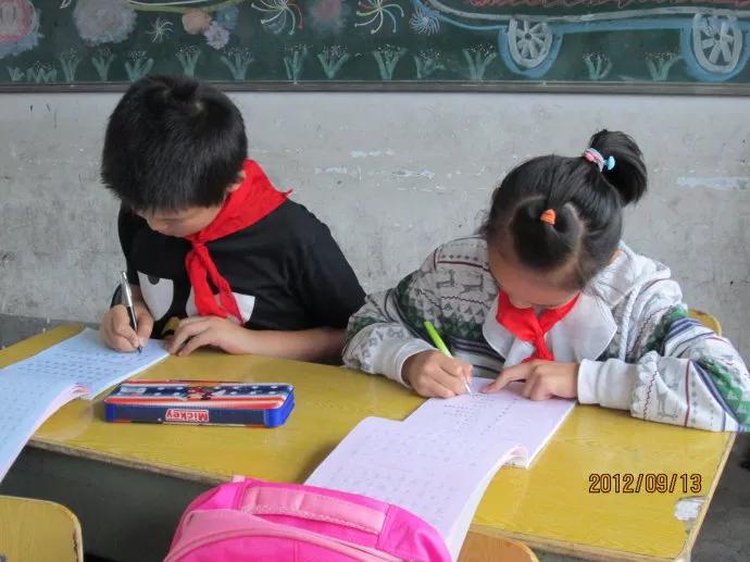 草根作家杨正夫乡土作品选集（四）勤劳的“小蜜蜂”文/杨正夫