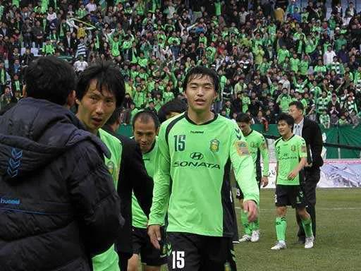 为什么中国男足输了韩国还能晋级,中国足球和韩国足球的差距有多大