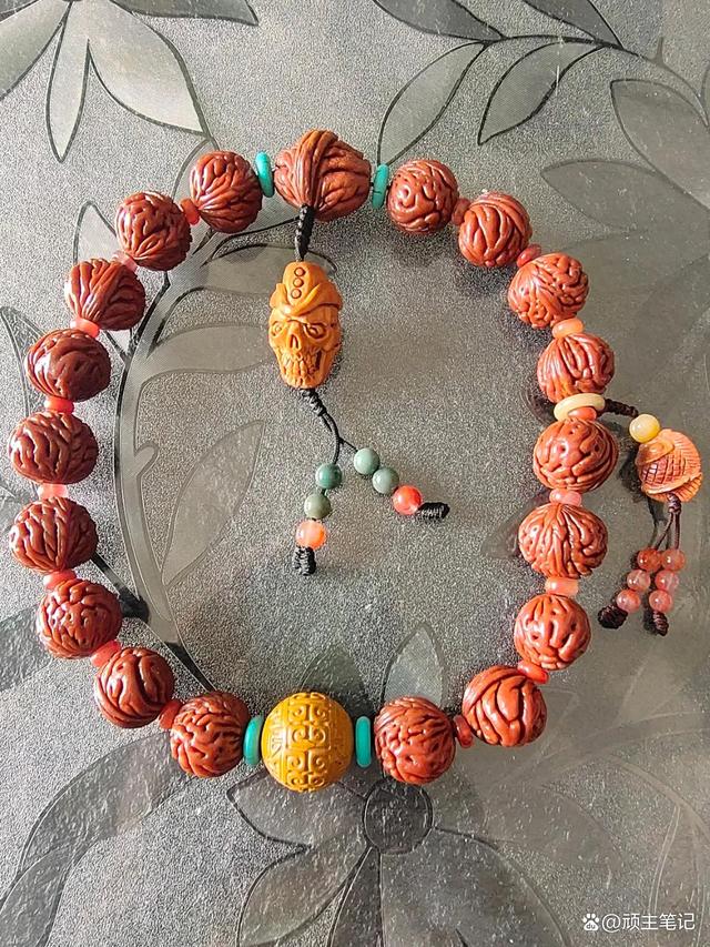 桃核手串的盘玩方法,桃核的盘玩方法