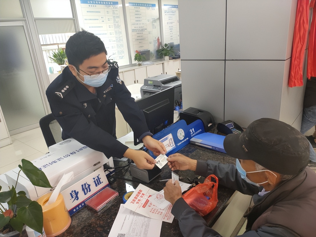 身份证尾号“Ⅹ”不读“叉”，也不读“埃克斯”，正确读法是什么.