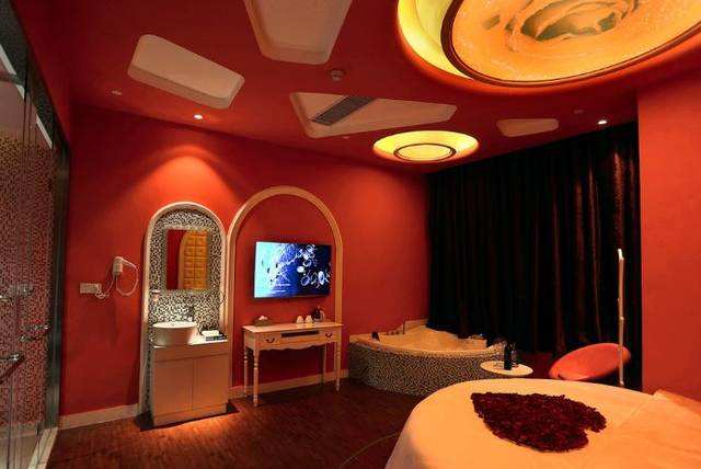 男女住酒店违法吗,男女自愿同住酒店合法吗