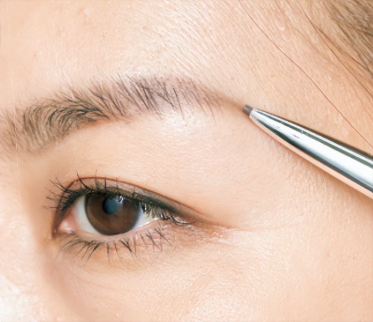 只能露出上半张脸的口罩时代，C区是修改妆容的关键