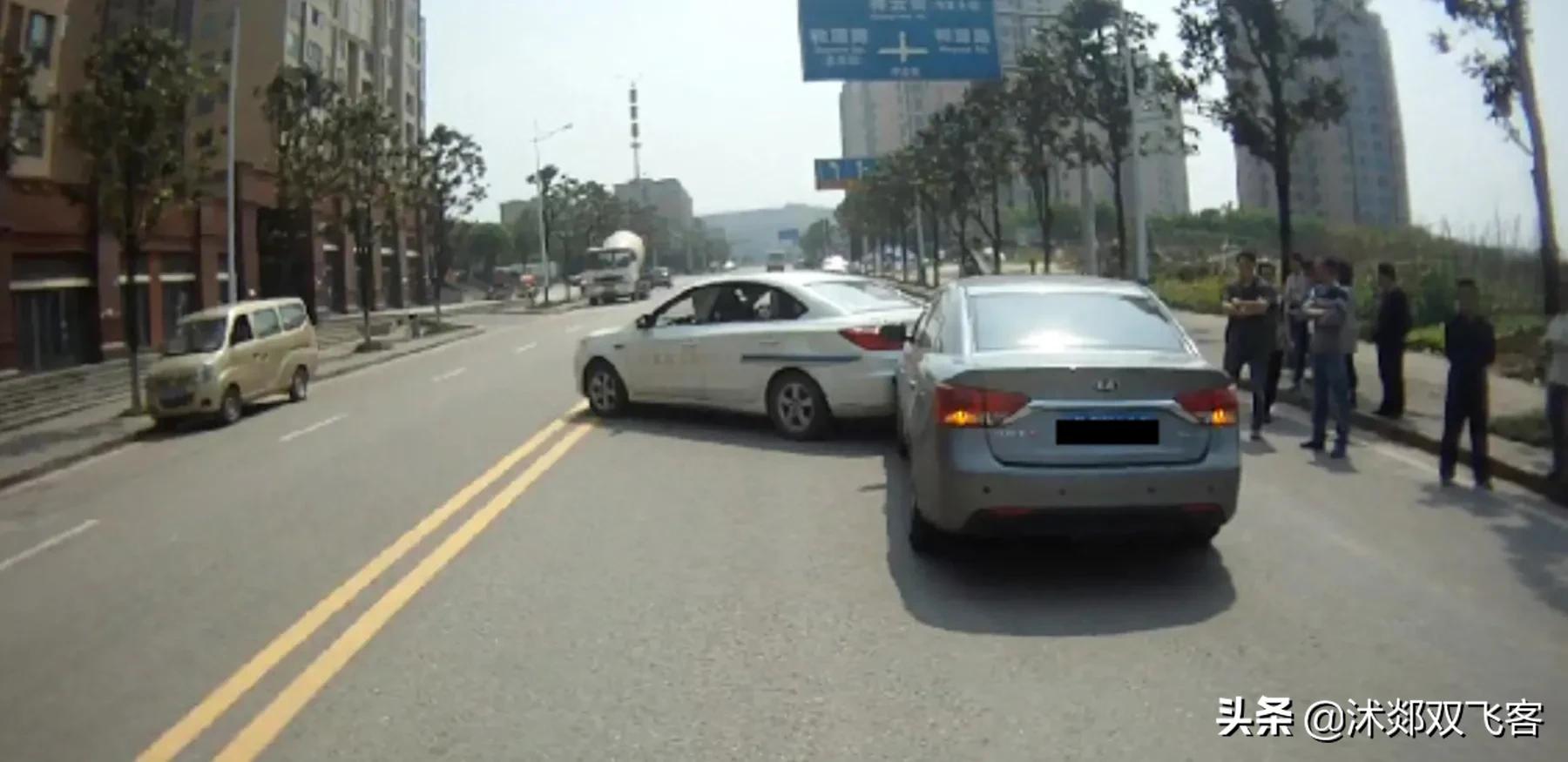 科目三掉头技巧及注意事项,科目三掉头的正确方法和技巧