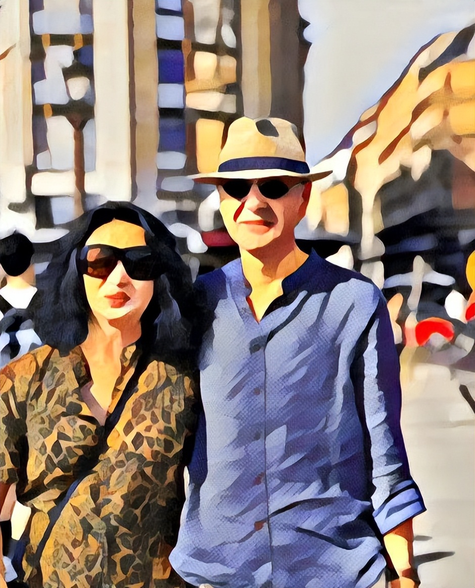 迪丽热巴穿深v抹胸礼服,迪丽热巴穿深v礼服被拍照