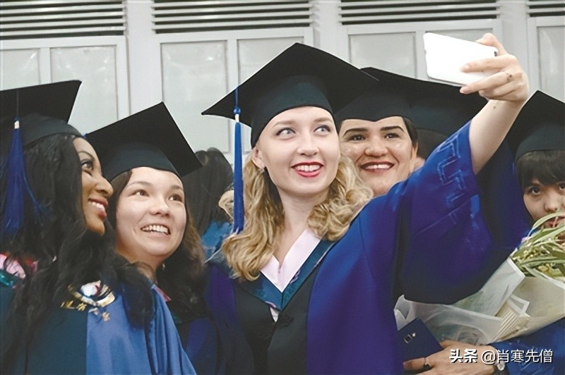 俄罗斯人在黑龙江学汉语,俄罗斯人开始学汉语与英语