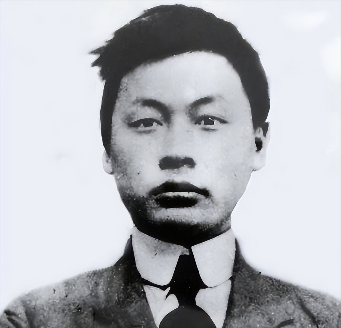 1962年陈毅返乡探母，发现母亲正在藏什么东西，看清后，泪如雨下