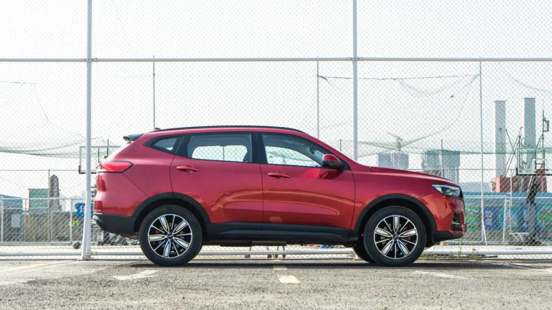 性价比高的家用车推荐哈弗h6,高性价比suv哈弗h61万