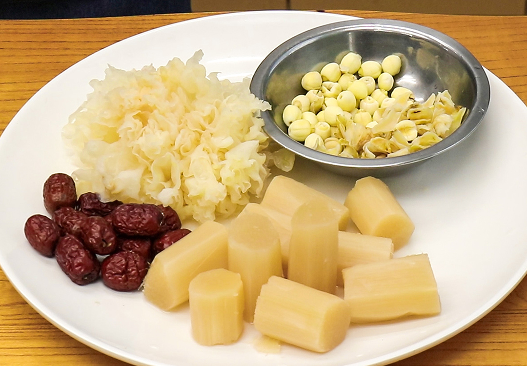 秋吃白冬吃黑春吃什么,秋季滋阴养肺吃什么