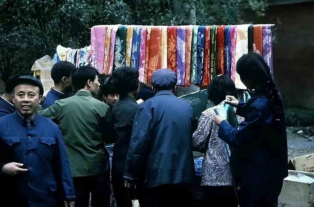 90年代的确良,的确良是九十年代流行吗