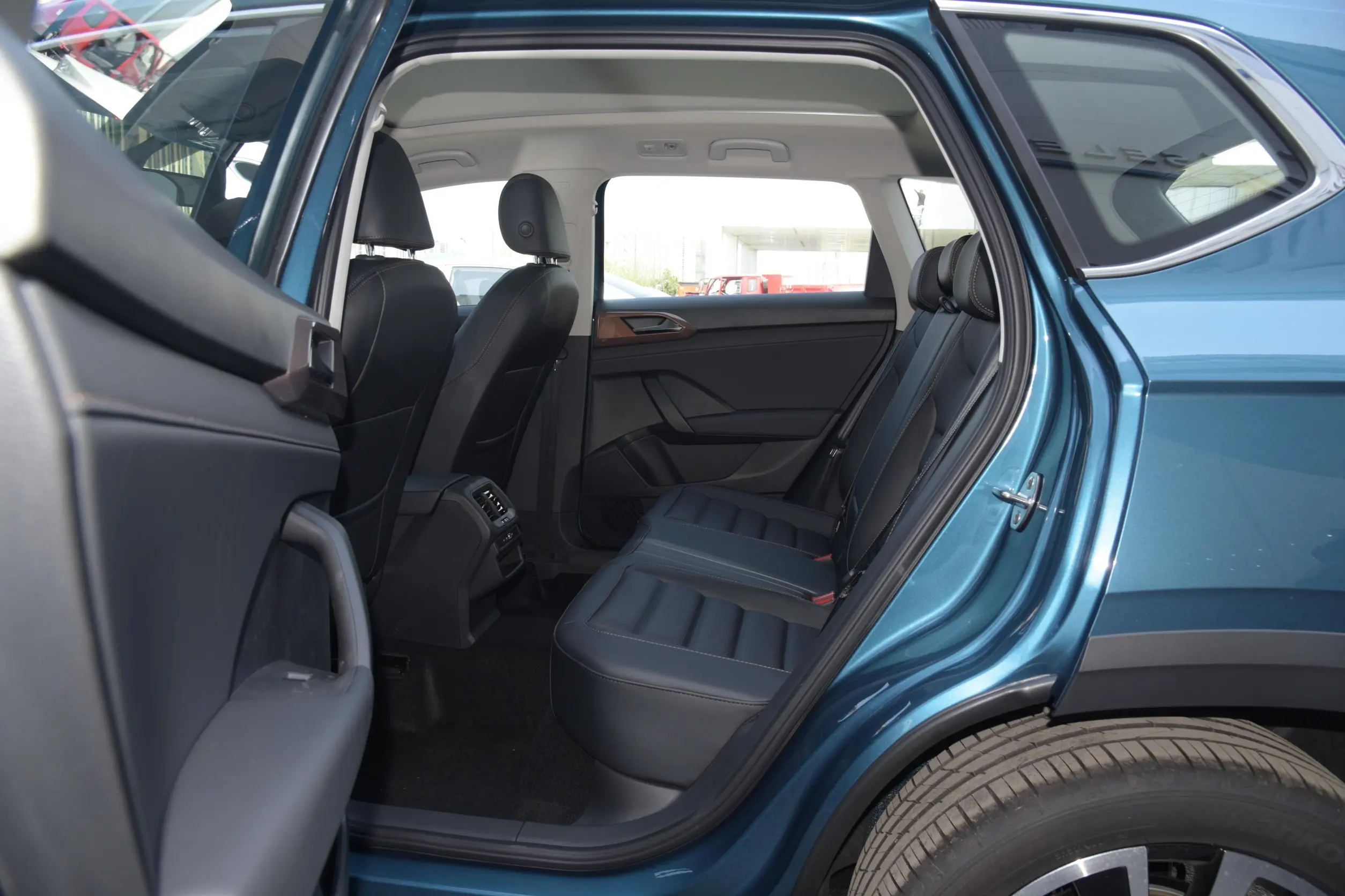 油耗低的suv车型推荐合资,高颜值动力强10万元家用suv就选它