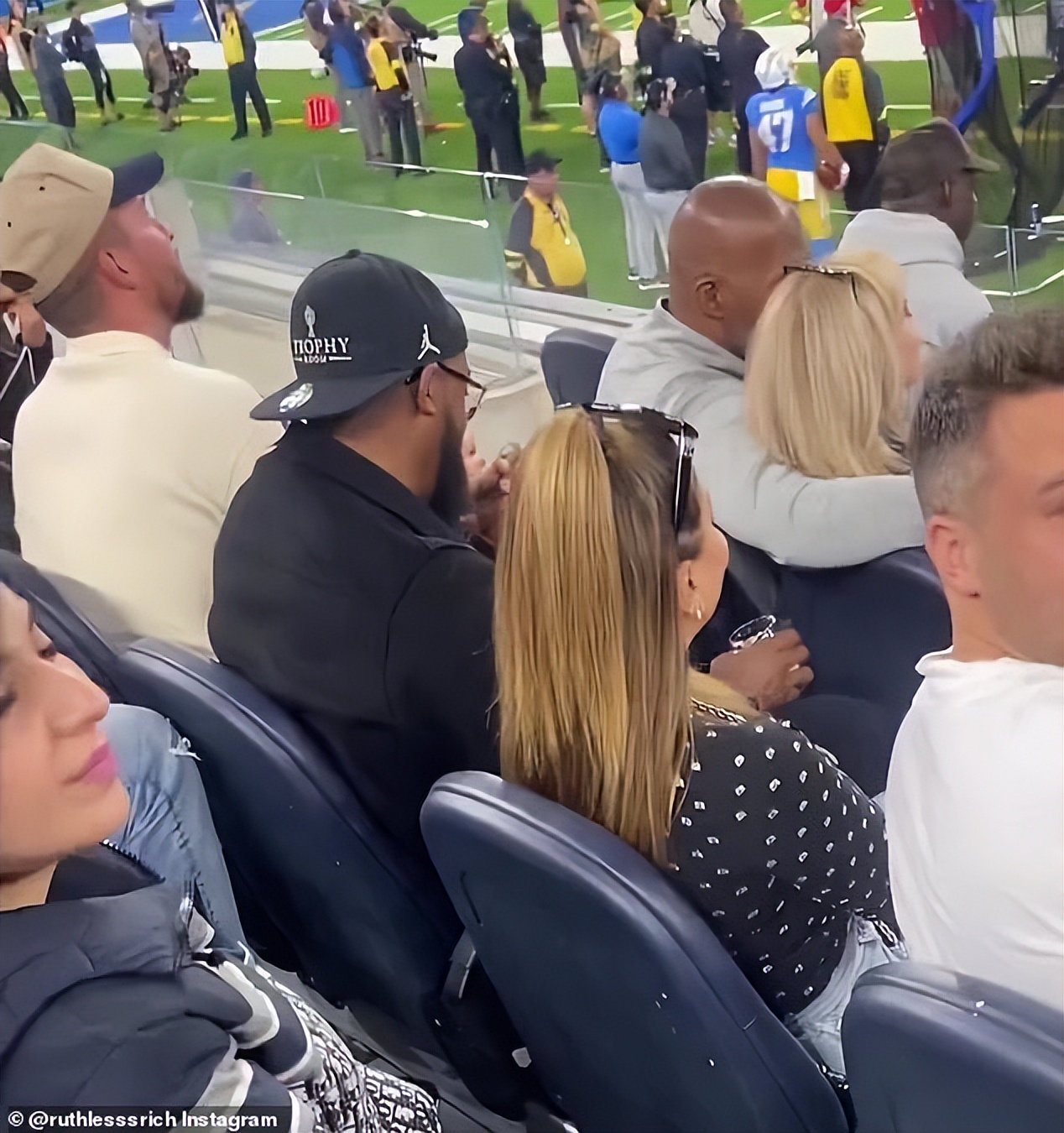 皮蓬把青春和老婆都献给了乔丹,皮蓬前妻和乔丹二儿子公开秀恩爱