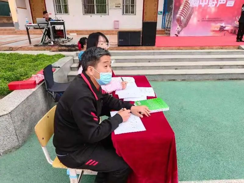 郑东新区杨桥初级中学：“杨中好声音”唱响校园梦