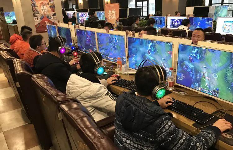 现在哪款网络游戏最火最好玩,童年的网络游戏有哪些值得怀念的