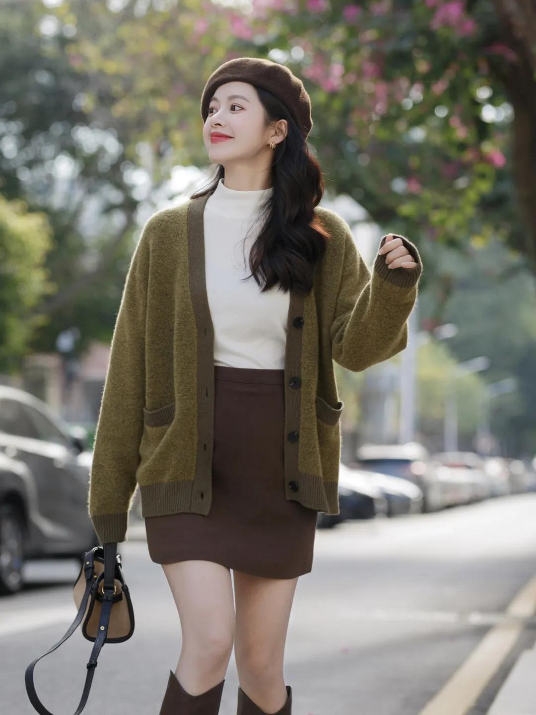 黑色连帽针织衫搭什么颜色的大衣,针织大衣配什么内搭最好看