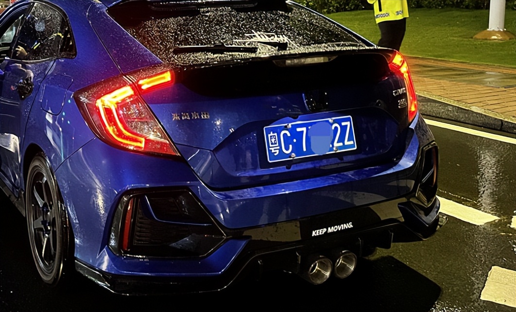 珠海交警追捕精神小伙飙车视频,珠海五辆摩托车被抓