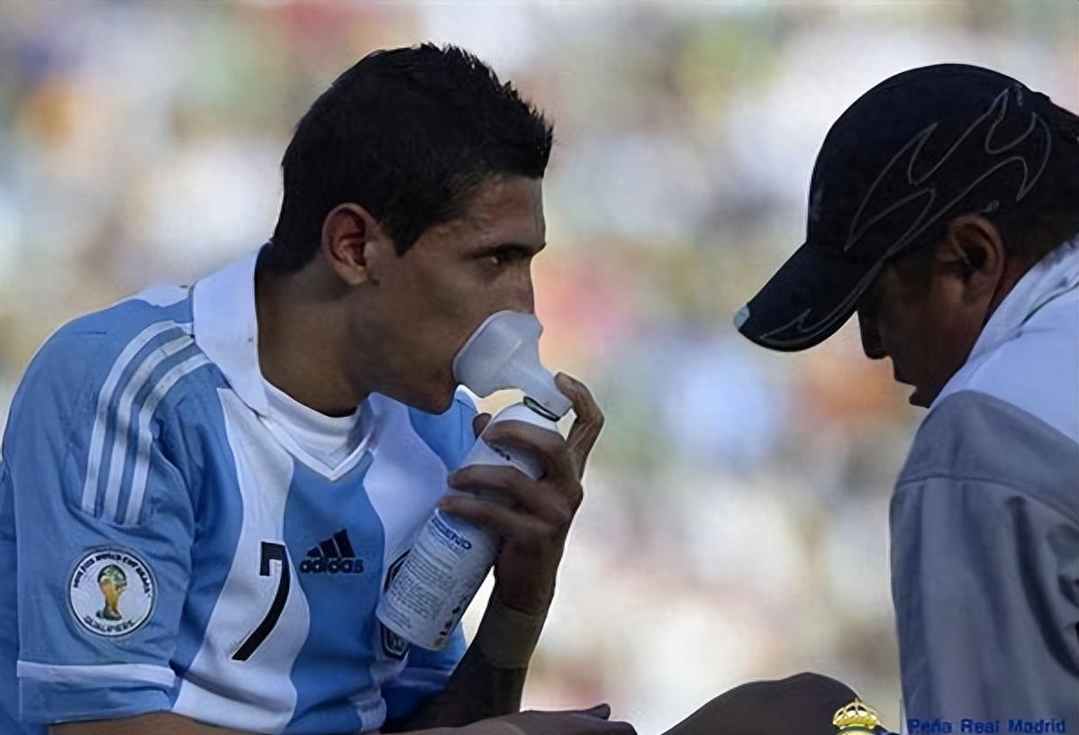 梅西球场呕吐的原因,梅西高原呕吐