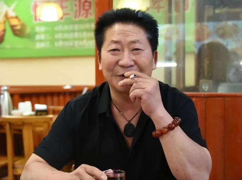 中国辣王李永志喝白酒,辣王李永志吃辣椒肠胃受得了吗