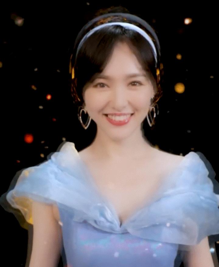 唐嫣穿公主裙现身商场,唐嫣蓝色公主裙