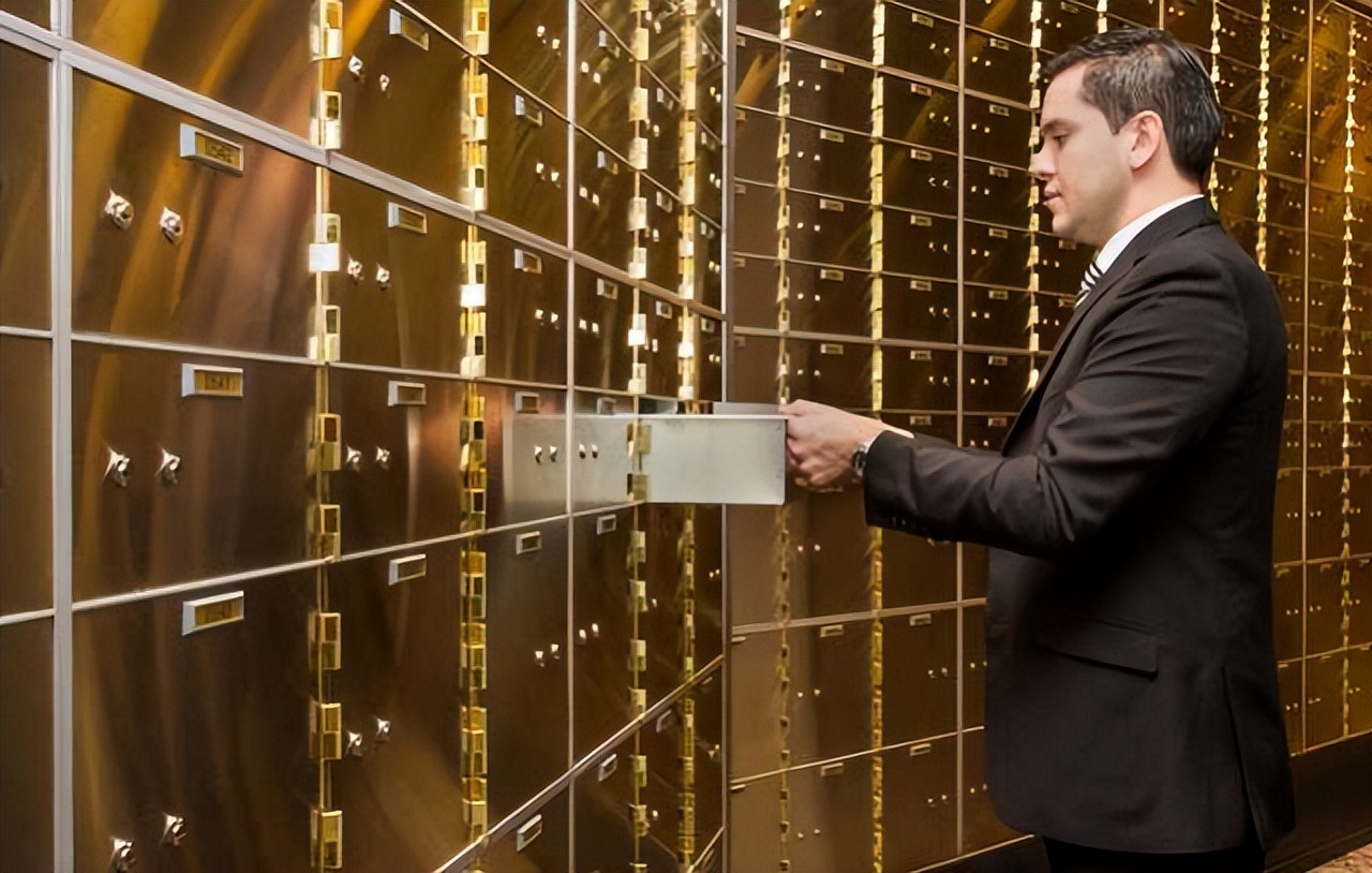 瑞士扬言制裁中国,称中国人在瑞银存了7.8万亿,网友:差点信了