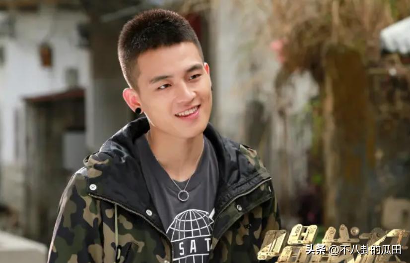 长相成熟棱角分明的帅气男星,年轻时最痞帅的明星男