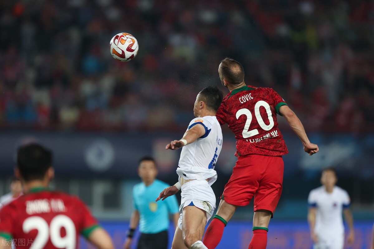 中国球迷评价科维奇,河南建业科维奇敬礼