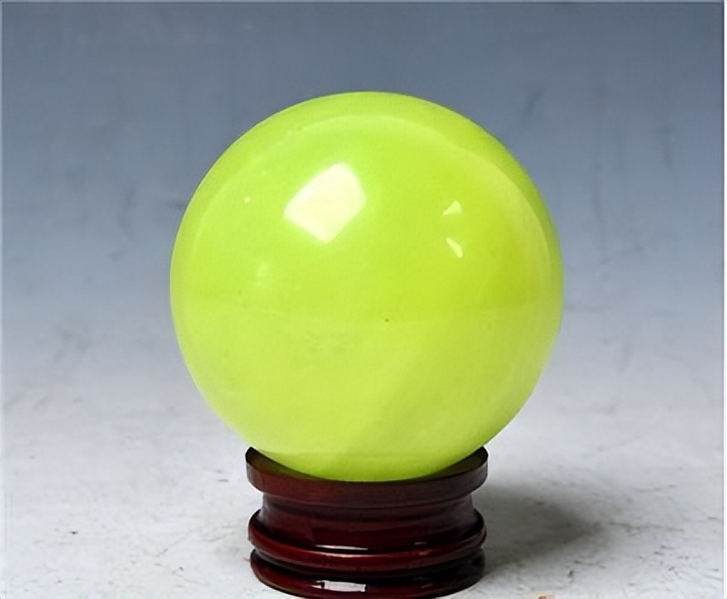 内蒙好司机王占奎：雪夜救老头，获赠小泥球，36年后发现价值2亿