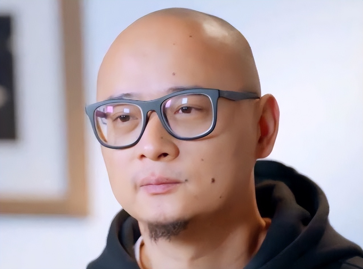 妻子在家哺乳，被丈夫羞辱“一毛钱都赚不到”，全职妈妈太难了