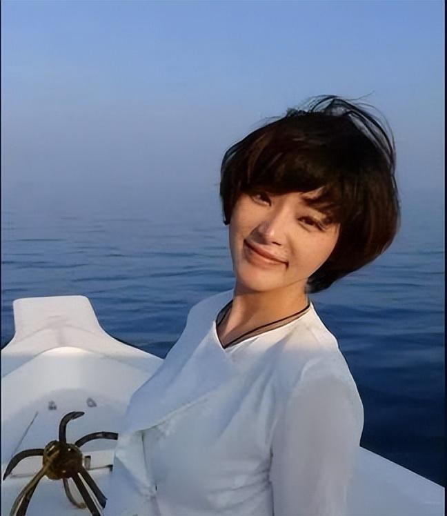 央视女主持人胡蝶有整容吗,主播胡蝶几岁嫁陆川