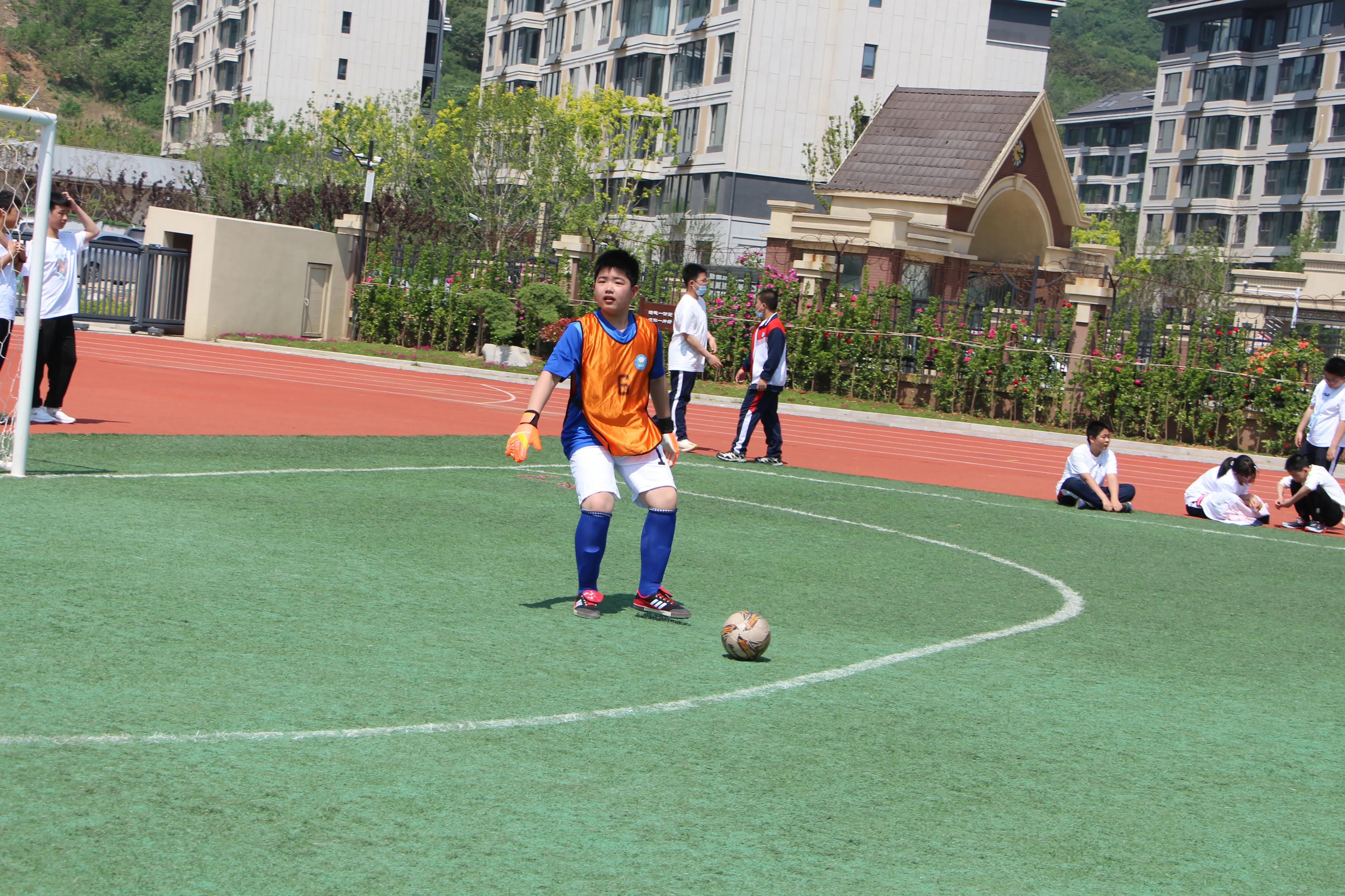 御龙山学校六年三班足球赛首战告捷（20230517）